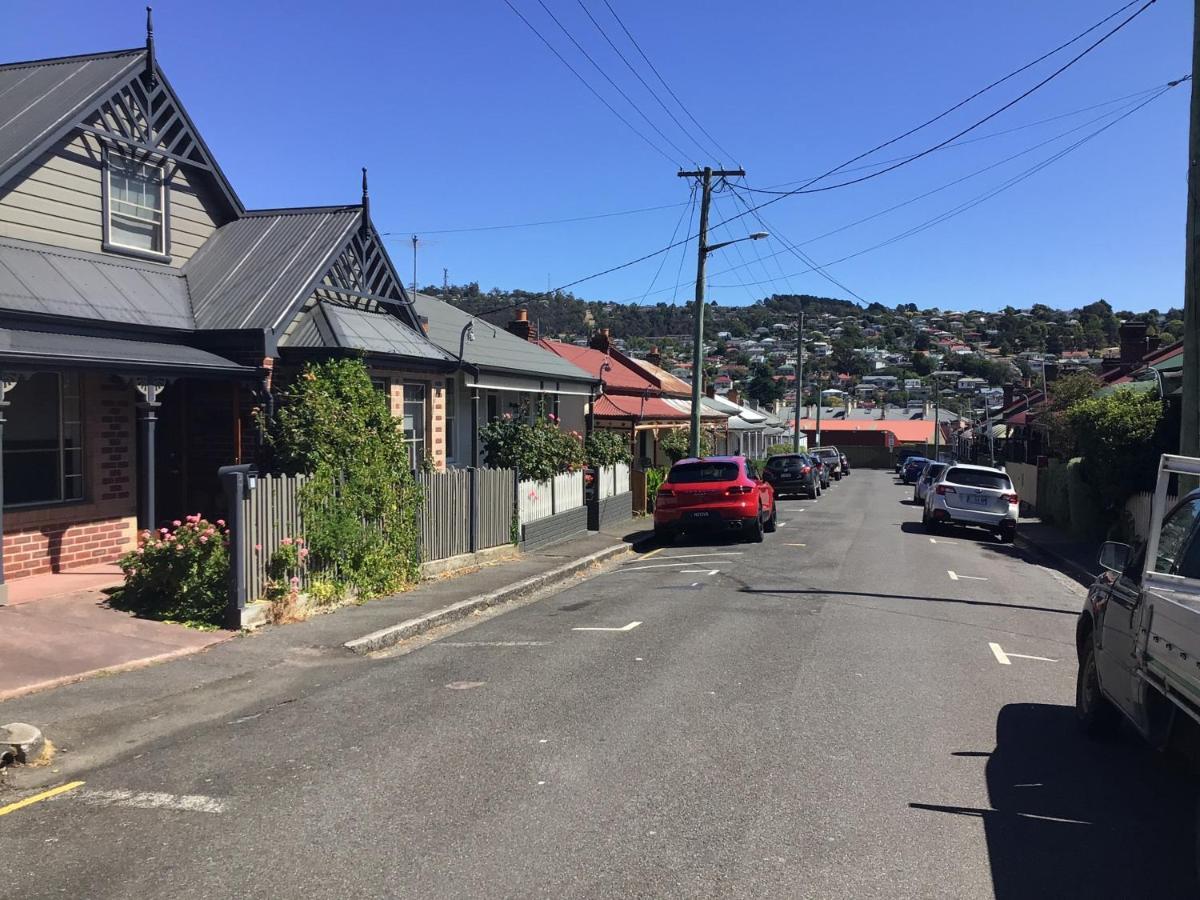 City Townhouse Walking Distance To City Launceston Exterior foto