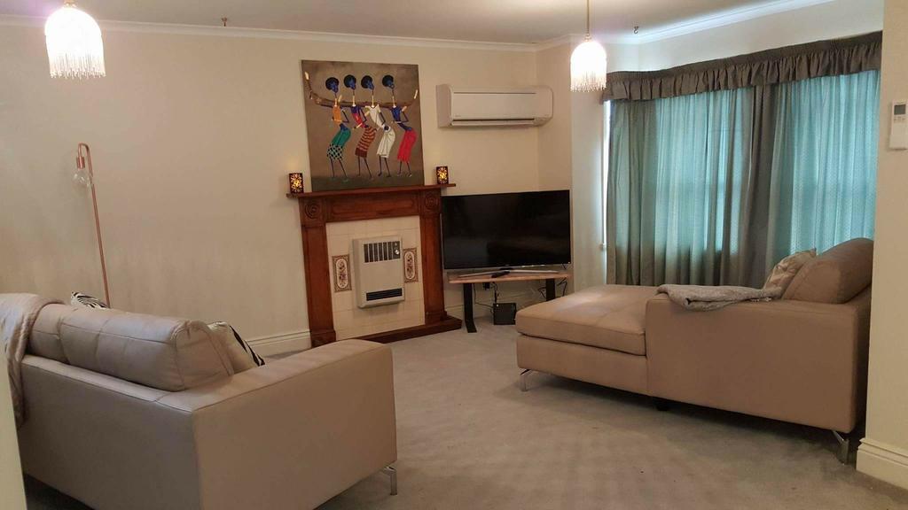 City Townhouse Walking Distance To City Launceston Exterior foto